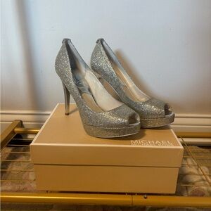 EUC Michael Kors Silver Glitter York Platform Peep Toe Heels 8.5